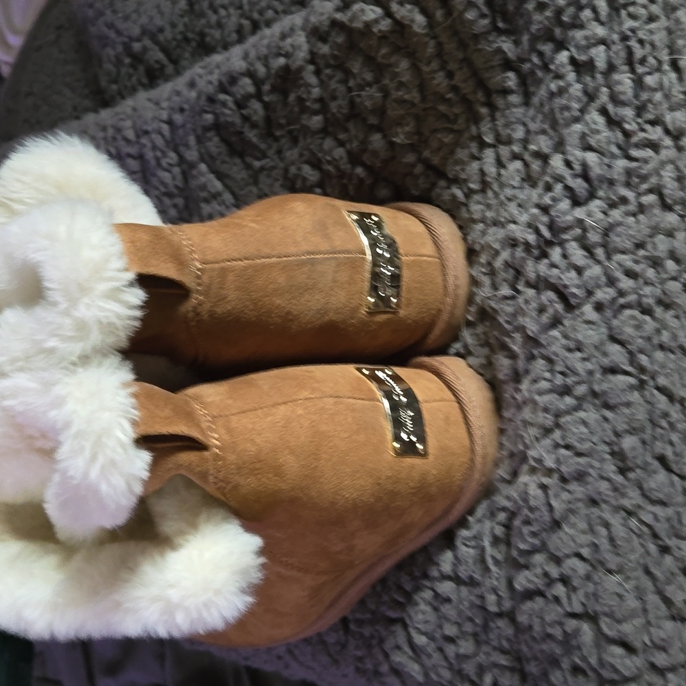 Boots - Picture 3 of 6
